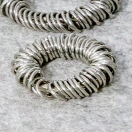 Side profile of the Centipede Fidget in Silver by Kaiko Fidgets