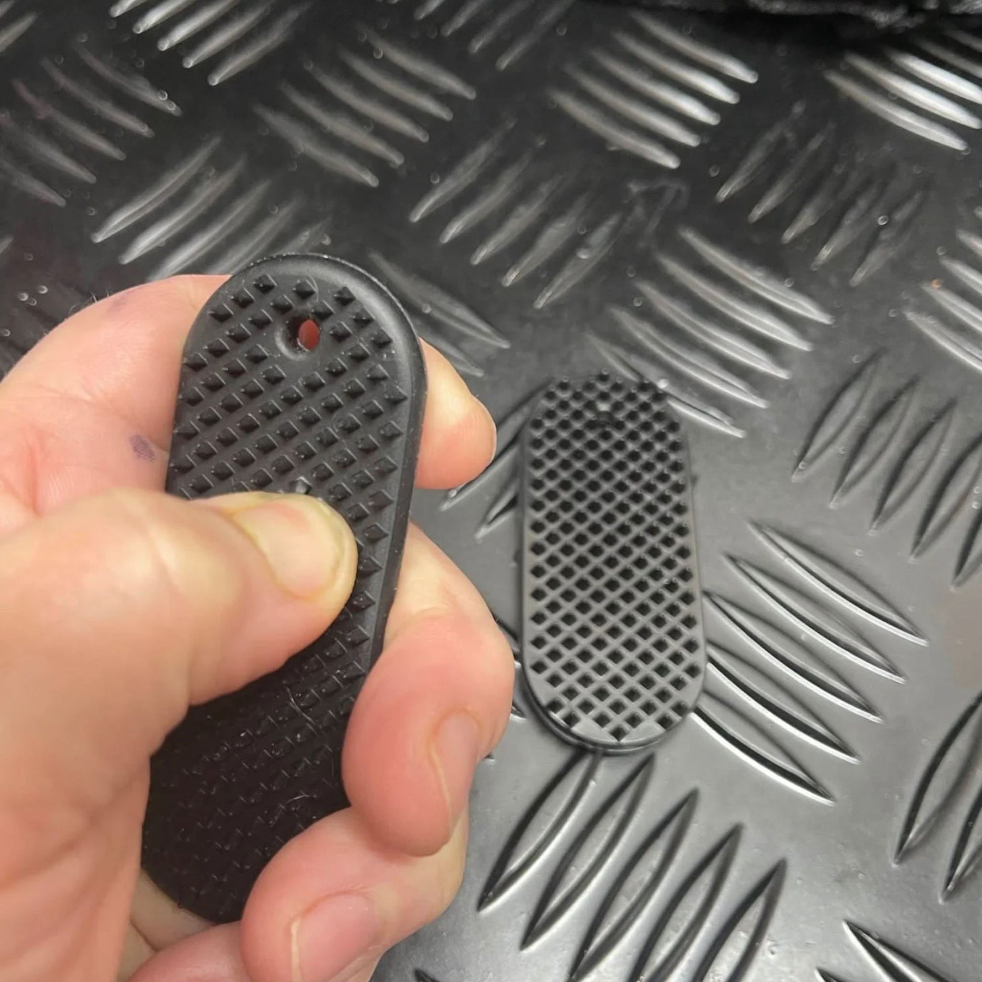 Finger pressing Spikeyring with Dual Pads by Kaiko in Black - Harm & Picking Support