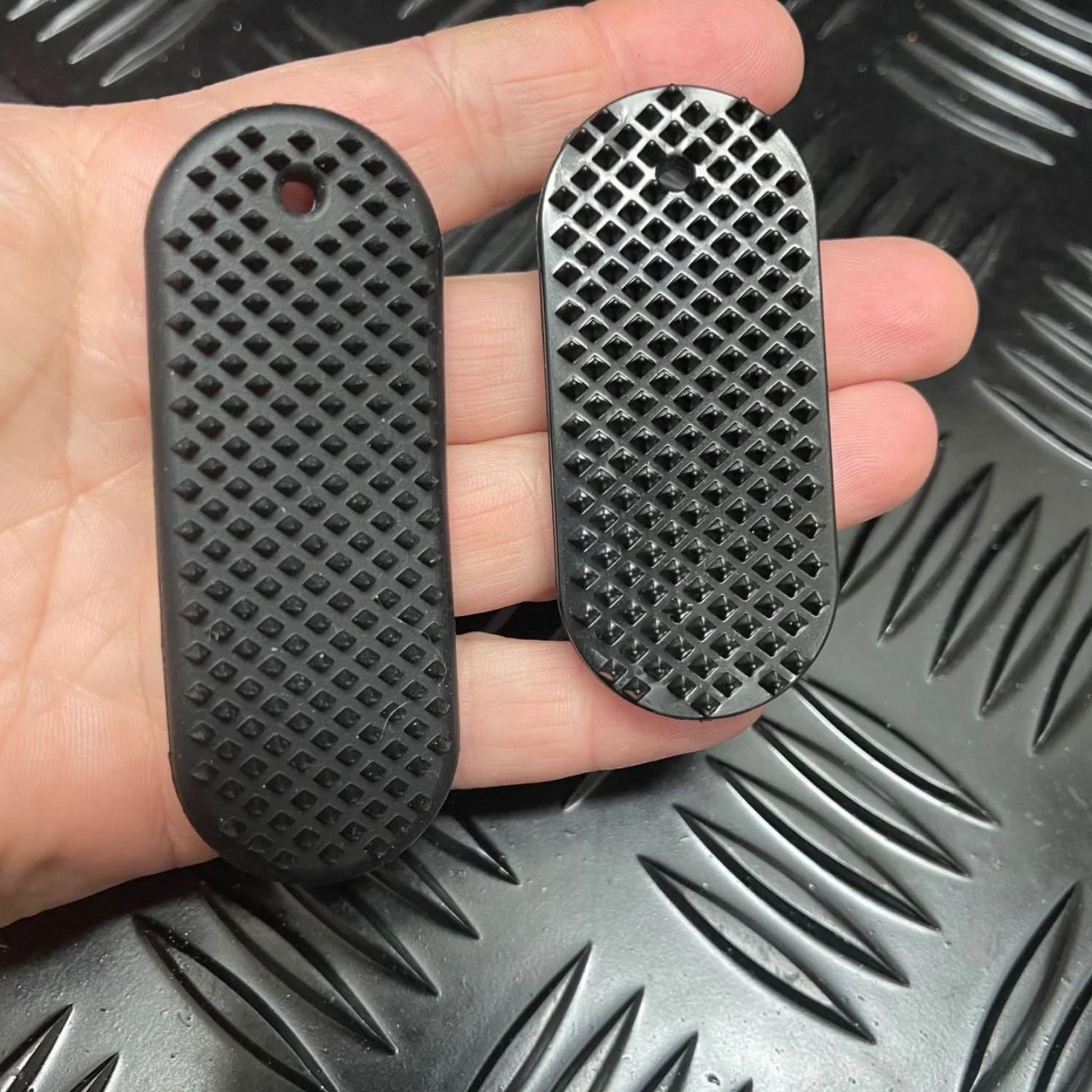 Size difference between Spikeyring with Dual Pads by Kaiko in Black - Harm & Picking Support