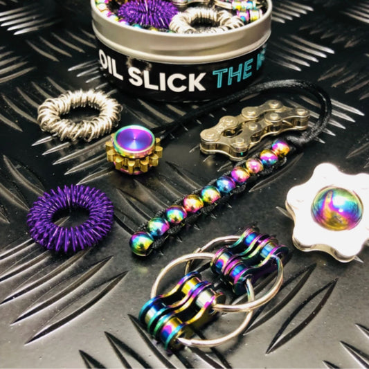 Contents of Kaiko's The Fidget Kit in Oil Slick colour 